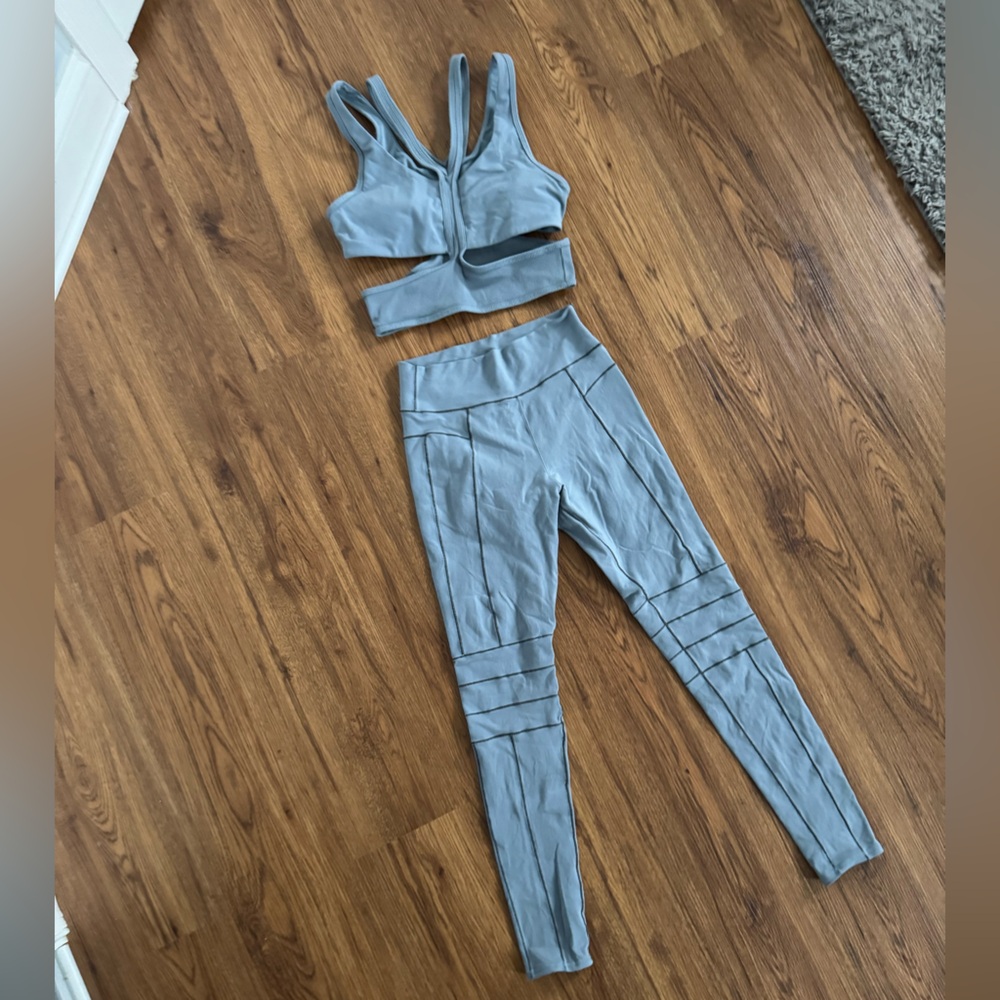 ALO Yoga Blue Leggings and Sports Bra Set